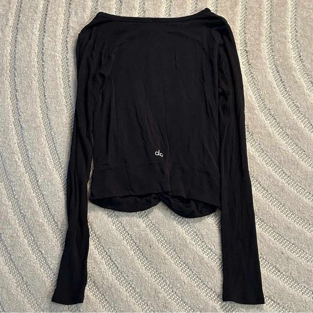Alo Yoga Cover Long Sleeve Ribbed Twist Front Long Athletic Top - XS